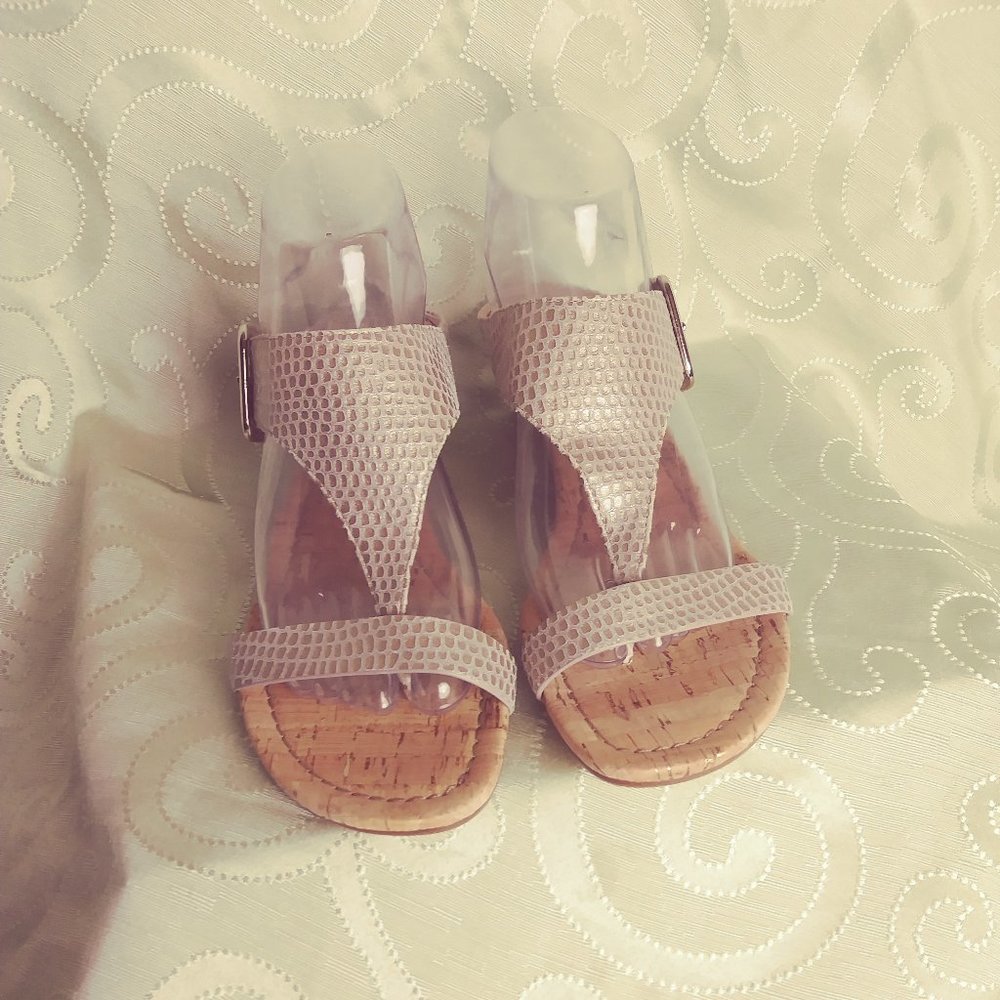 NWOT Doli4 Donald Pliner Womans Wedge Sandal in Platino Snakeskin Styled Leather